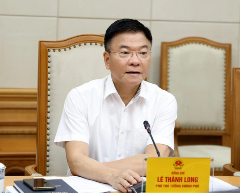 Phó Thủ tướng lưu ý, khi giao quyền cho cơ quan chuyên môn cấp dưới thì ghi rõ, chỉ thẳng cơ quan đó là cơ quan nào. Ảnh: VGP.