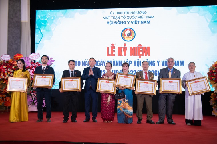 Hội Đông y Việt Nam: 80 năm bảo tồn và phát huy "báu vật" tri thức dân tộc ảnh 6