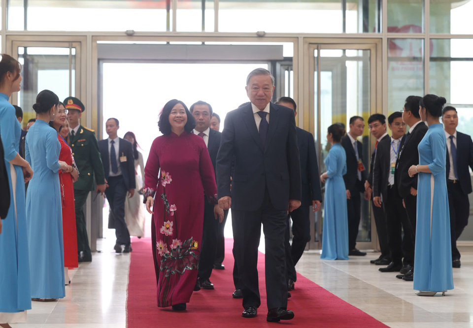 Tổng B&iacute; thư, Chủ tịch nước T&ocirc; L&acirc;m c&ugrave;ng c&aacute;c đồng ch&iacute; l&atilde;nh đạo Đảng, Nh&agrave; nước, TP H&agrave; Nội đến tham dự&nbsp;Lễ kỷ niệm.