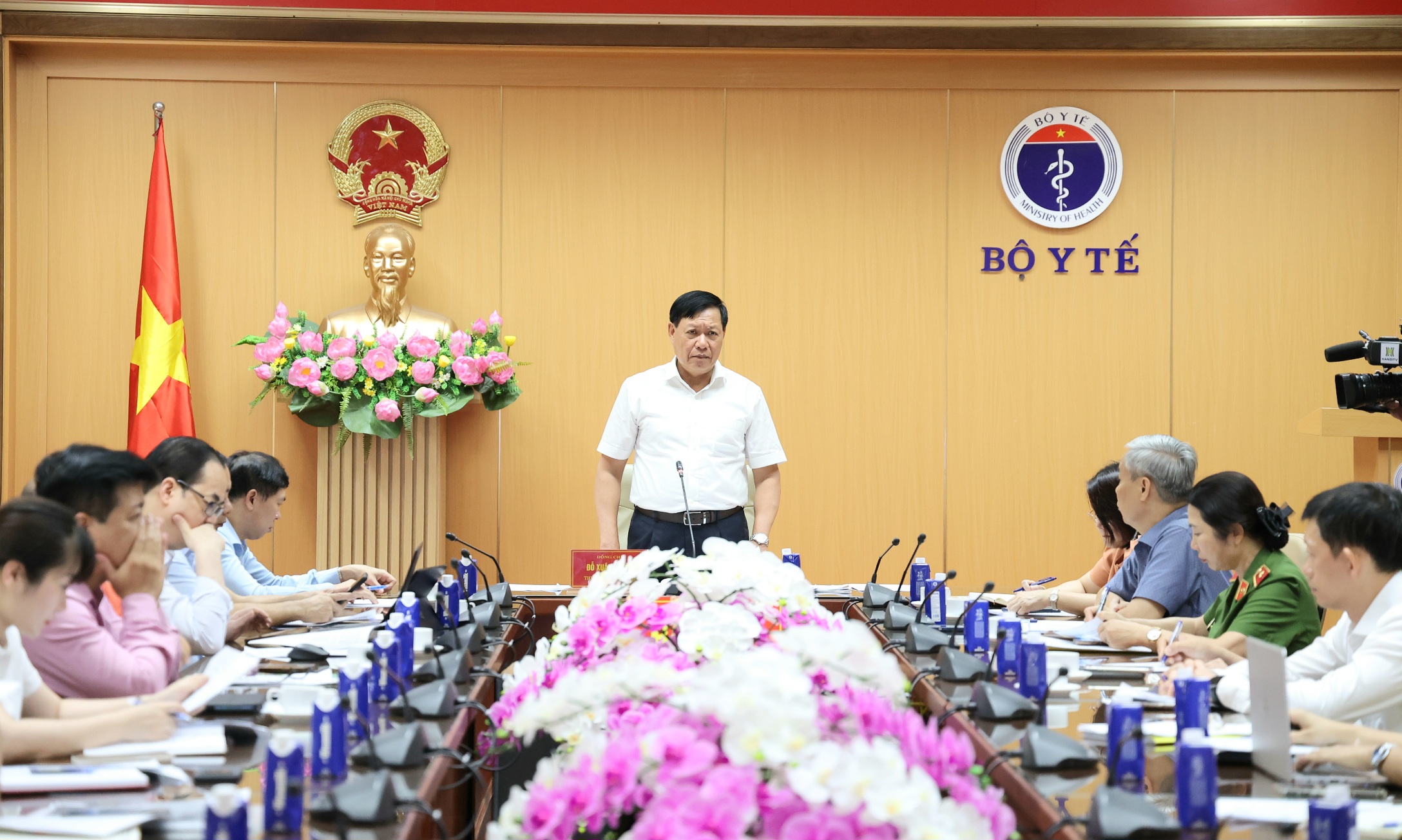 Rà soát lại về thể chế liên quan đến quản lý, đăng ký, tự công bố thuốc, thực phẩm, sữa