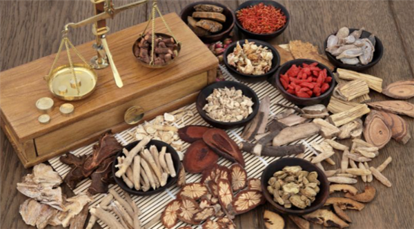 Bảo tồn tri thức y học dân tộc: Hoàn thiện cơ chế cấp phép và bảo hộ bài thuốc gia truyền