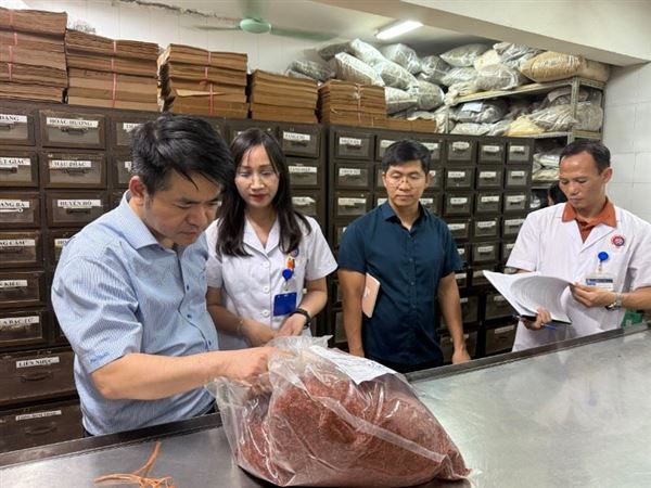 Bộ Y tế: Xử lý nghiêm cơ sở hoạt động không phép, kê đơn, kinh doanh dược liệu, thuốc cổ truyền không rõ nguồn gốc
