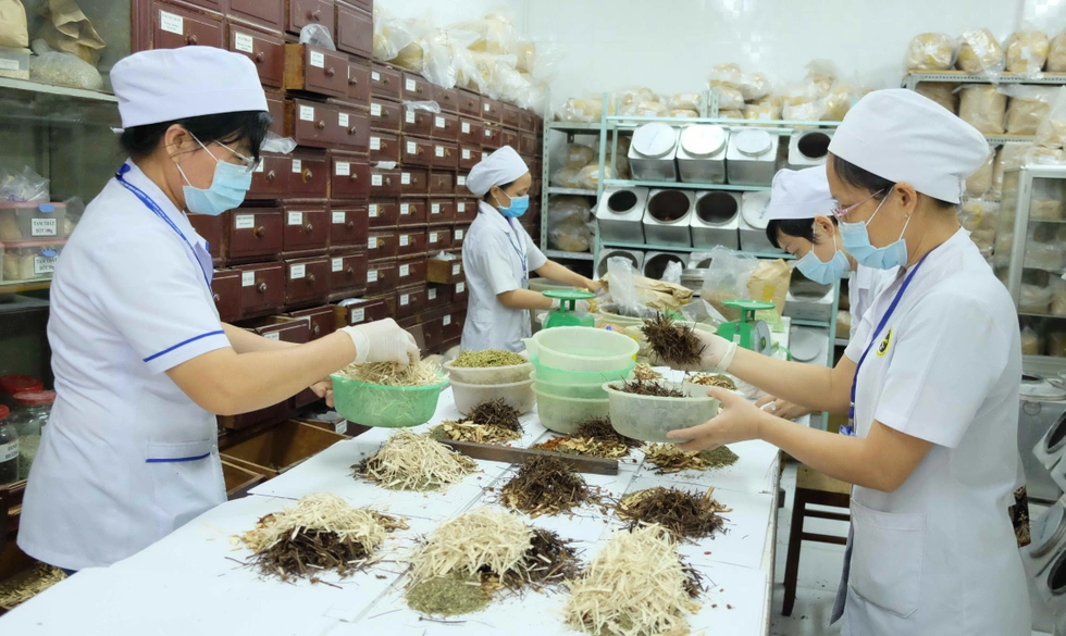 Nhiều bài thuốc quý nghìn đời bị loại khỏi hệ thống điều trị chỉ vì luật