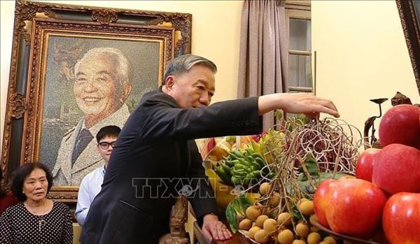 Tổng Bí thư Tô Lâm dâng hương tưởng nhớ Đại tướng Võ Nguyên Giáp và Đại tướng Văn Tiến Dũng
