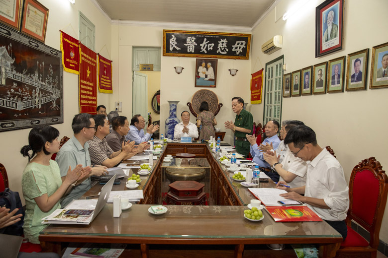 Mô hình liên ngành mới: Năm tổ chức chung tay chăm sóc sức khỏe cộng đồng và bảo tồn y học dân tộc
