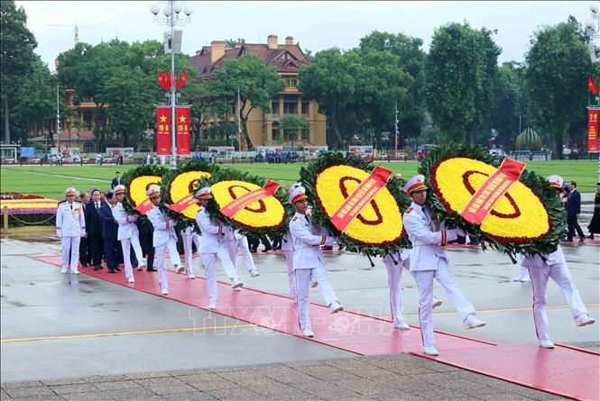 Lãnh đạo Đảng, Nhà nước vào Lăng viếng Chủ tịch Hồ Chí Minh