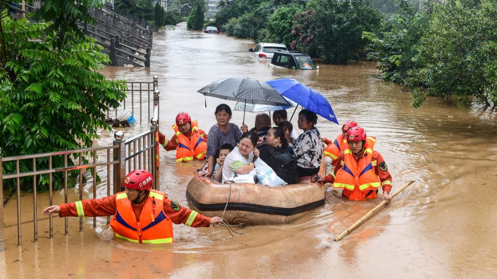 Bộ Y tế yêu cầu dồn lực cấp cứu, điều trị nạn nhân bão Bualoi