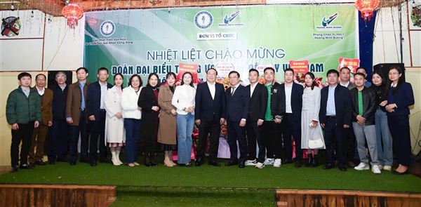 Đoàn công tác Trung ương Hội Đông Y Việt Nam thăm quan và chúc mừng Phòng chuẩn trị y học cổ truyền Hoàng Minh Đường 